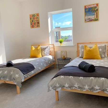 Sandbanks Garden Retreat: 2-Bedroom Smart Home Near Beach Poole Exterior photo