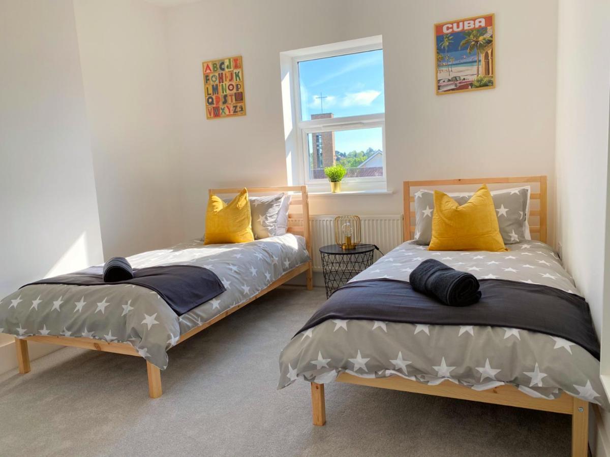 Sandbanks Garden Retreat: 2-Bedroom Smart Home Near Beach Poole Exterior photo