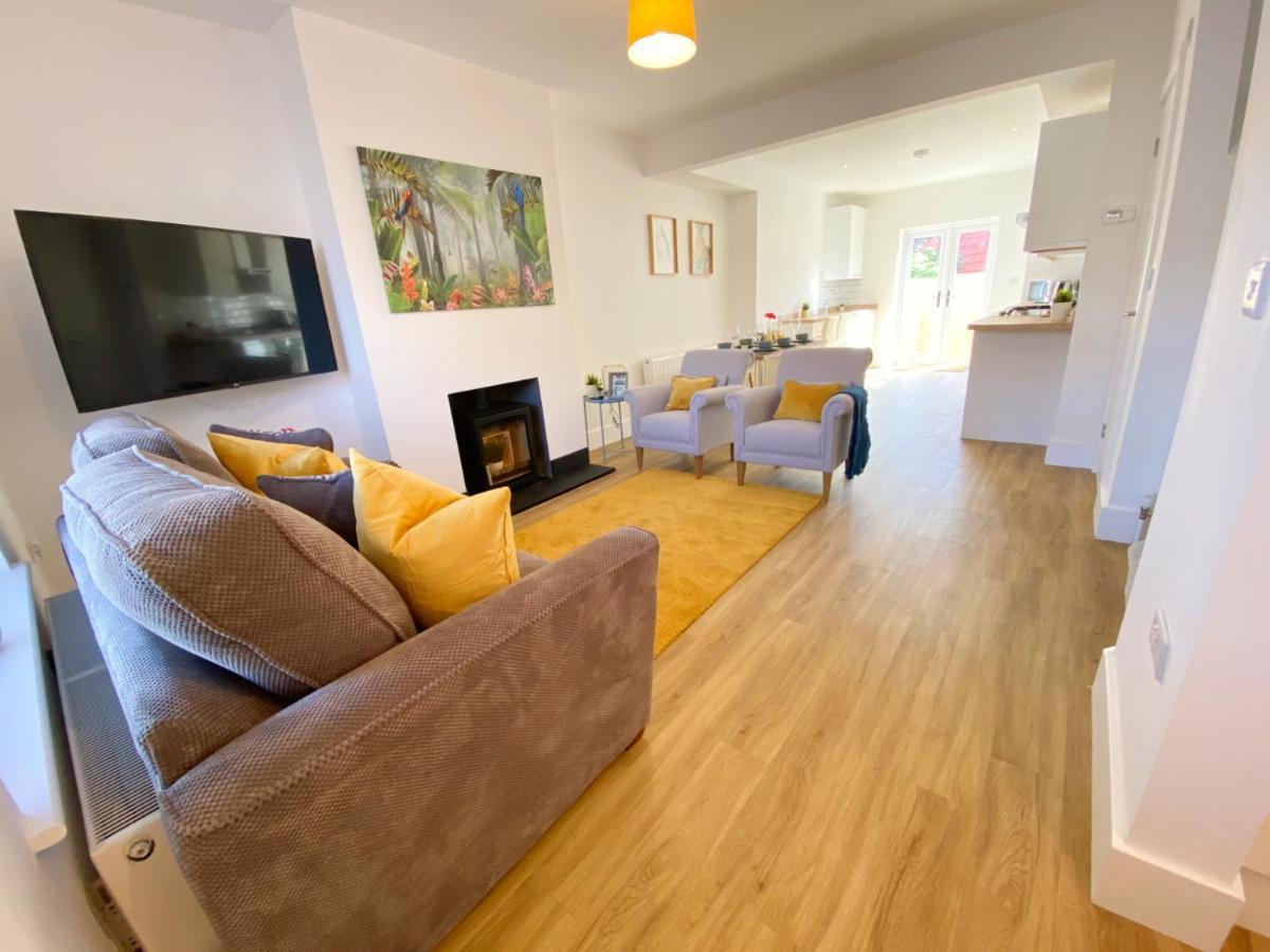 Sandbanks Garden Retreat: 2-Bedroom Smart Home Near Beach Poole Exterior photo