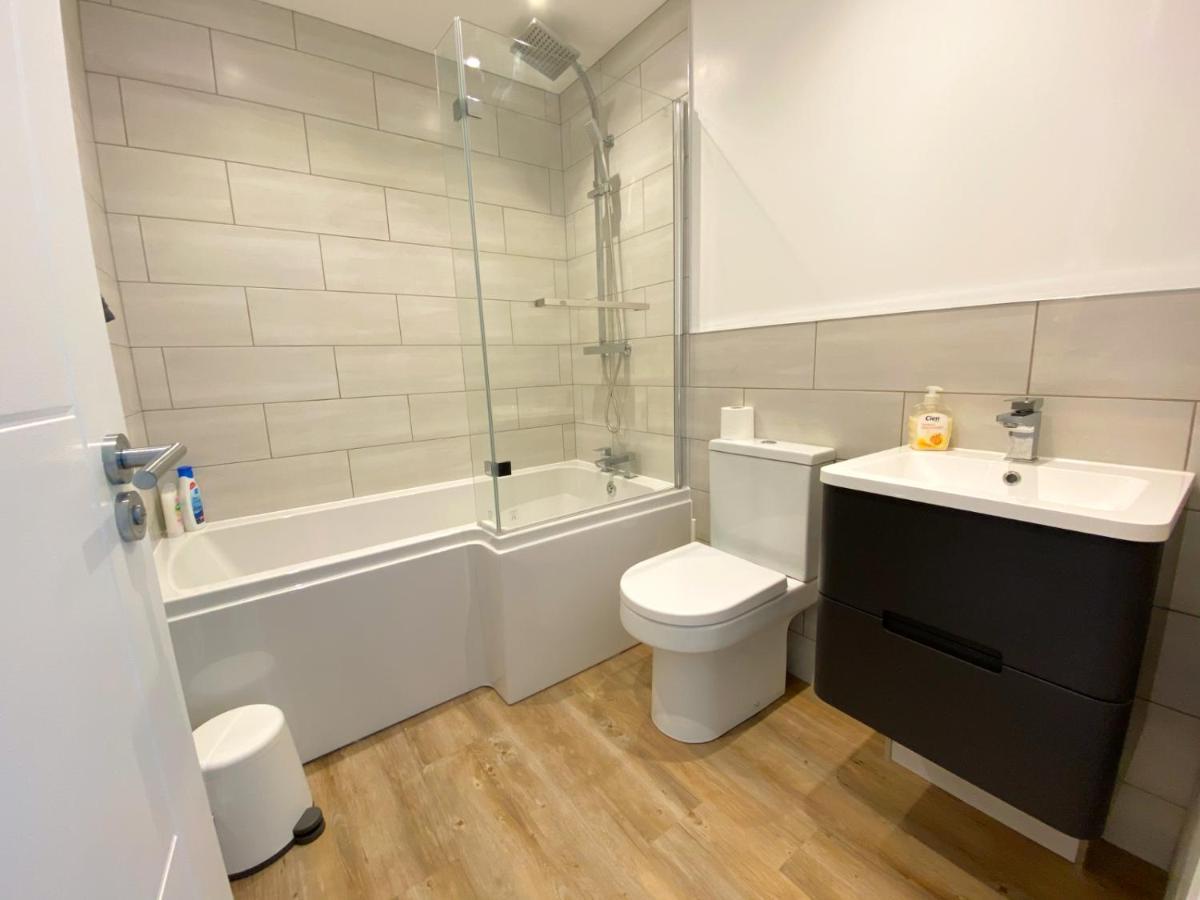 Sandbanks Garden Retreat: 2-Bedroom Smart Home Near Beach Poole Exterior photo