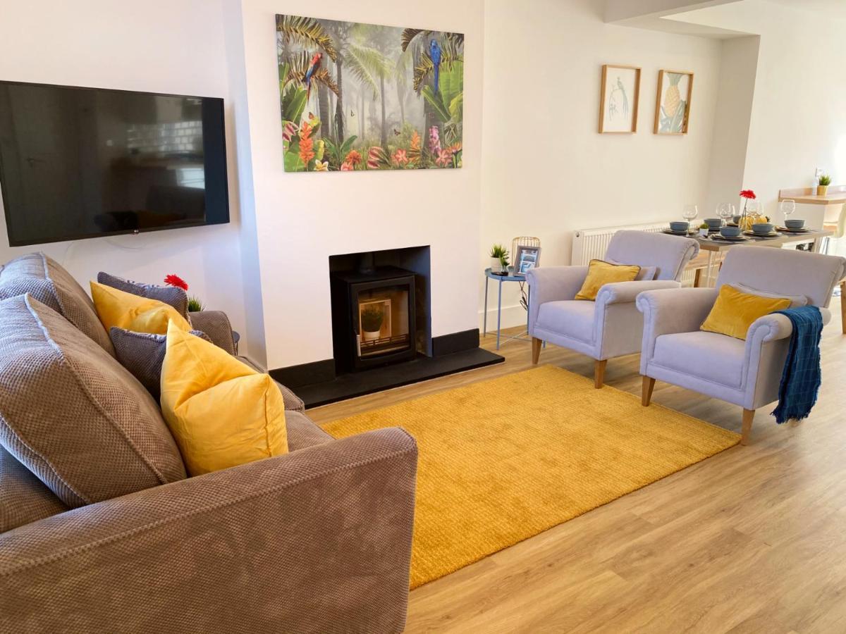 Sandbanks Garden Retreat: 2-Bedroom Smart Home Near Beach Poole Exterior photo