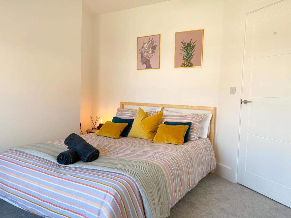 Sandbanks Garden Retreat: 2-Bedroom Smart Home Near Beach Poole Exterior photo